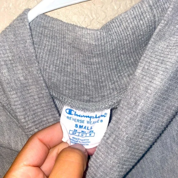 Champion Sweater - Picture 4 of 5